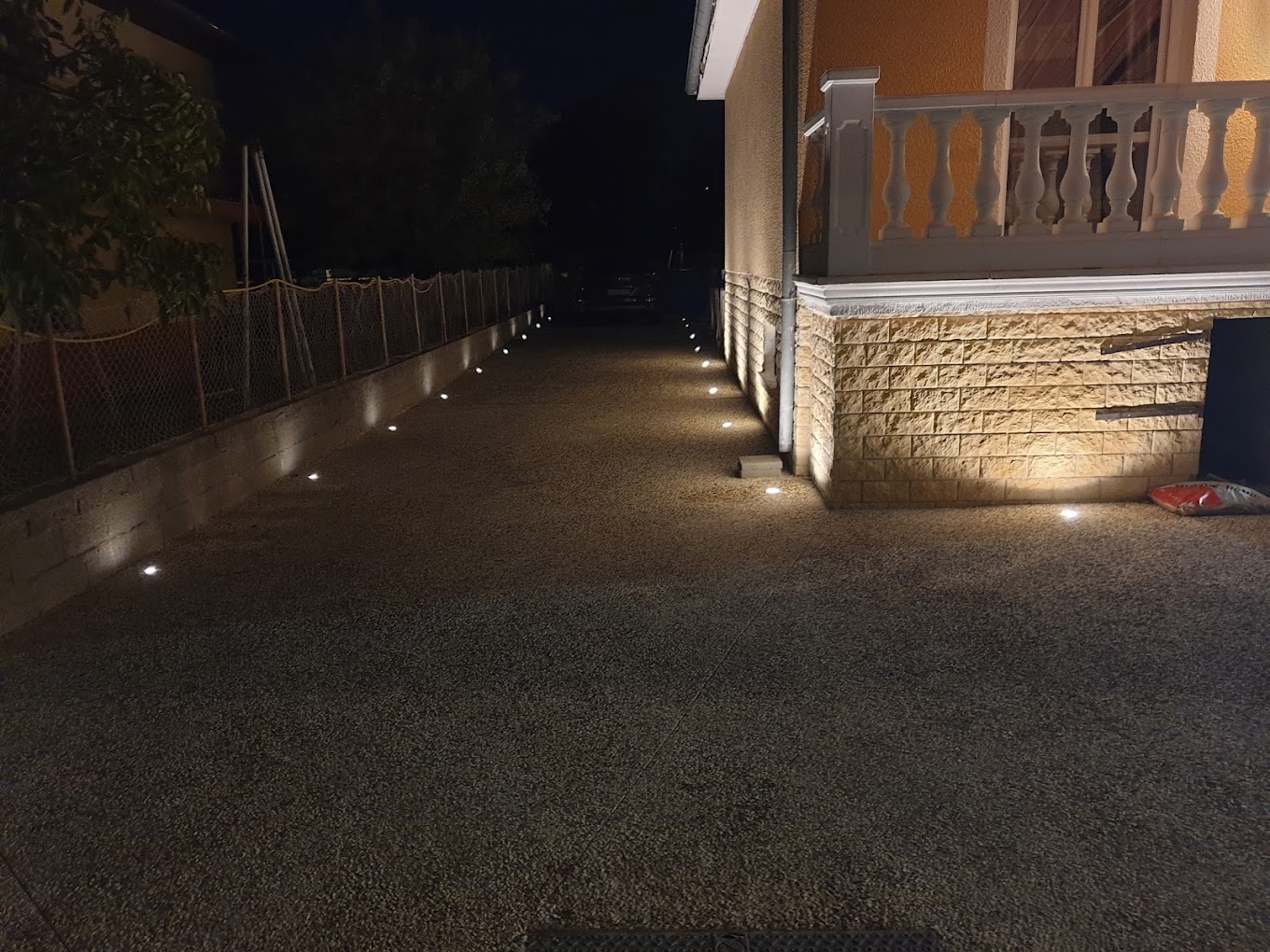 Aménagement éclairage extérieur terrasse et allée de villa